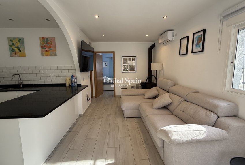 Wederverkoop - VILLA -
VILLAMARTÍN - Costa Blanca