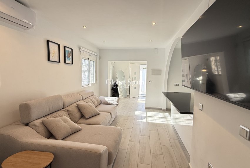 Wederverkoop - VILLA -
VILLAMARTÍN - Costa Blanca