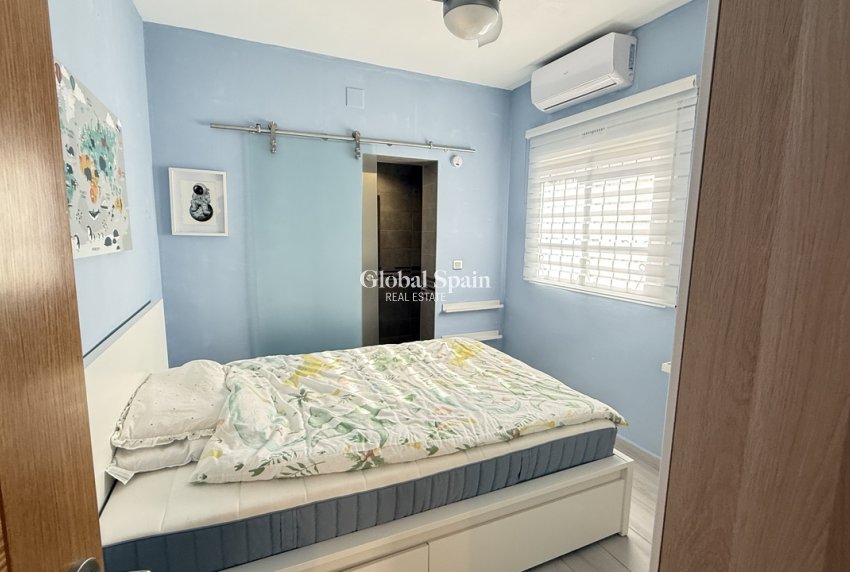 Wederverkoop - VILLA -
VILLAMARTÍN - Costa Blanca