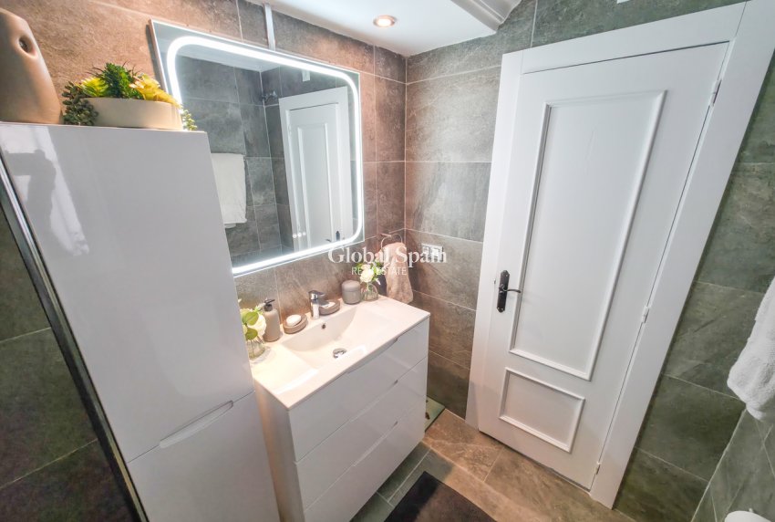 Wederverkoop - VILLA -
VILLAMARTÍN - Costa Blanca