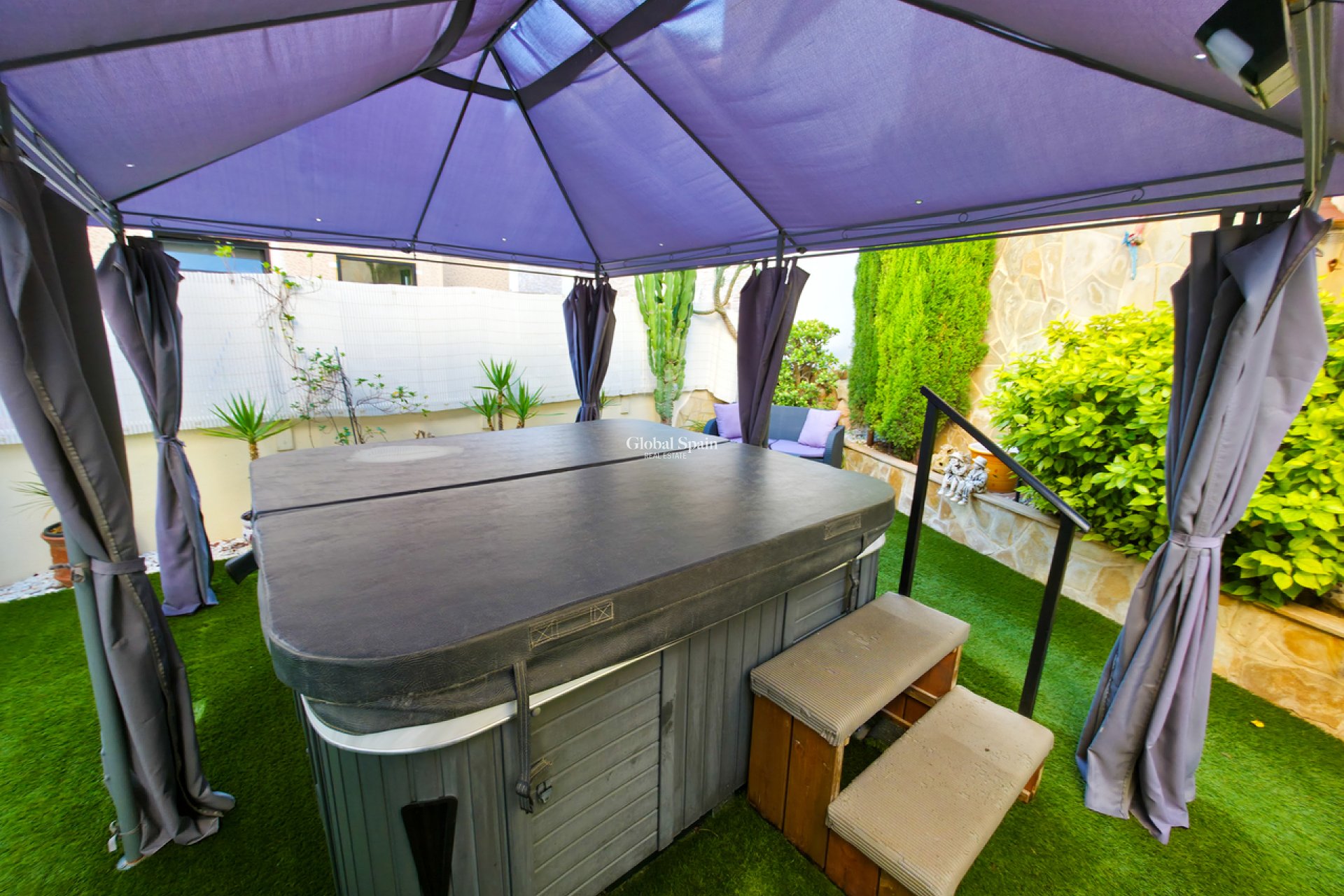 Wederverkoop - VILLA -
VILLAMARTÍN - Costa Blanca