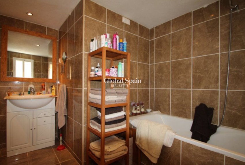 Wederverkoop - VILLA -
VILLAMARTÍN - Costa Blanca