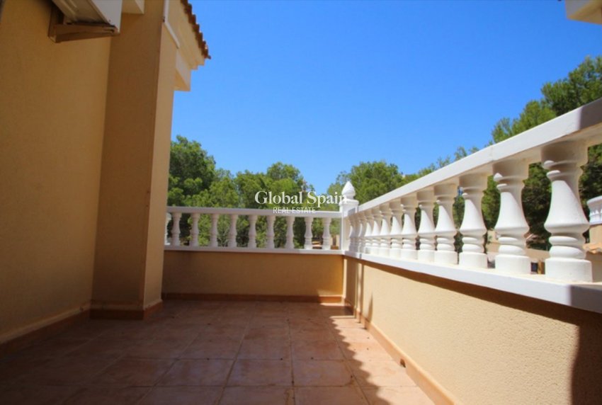 Wederverkoop - VILLA -
VILLAMARTÍN - Costa Blanca