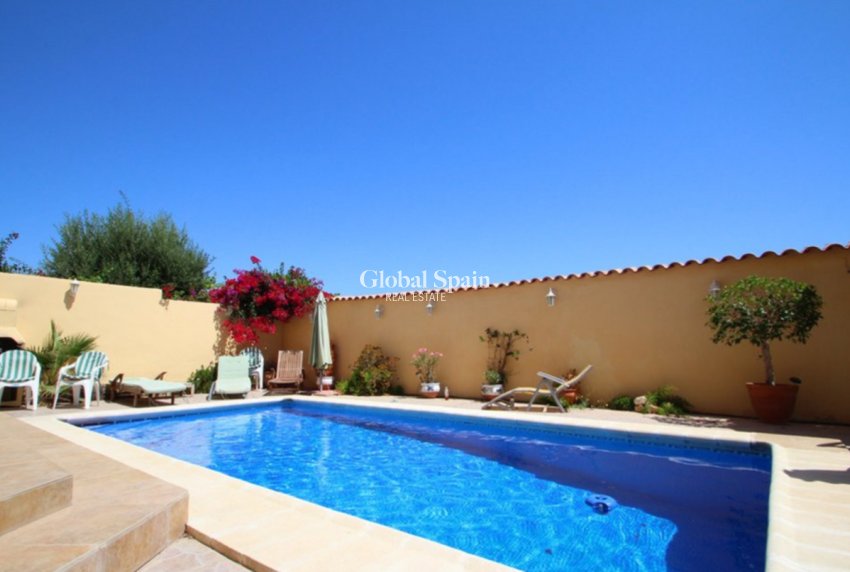 Wederverkoop - VILLA -
VILLAMARTÍN - Costa Blanca