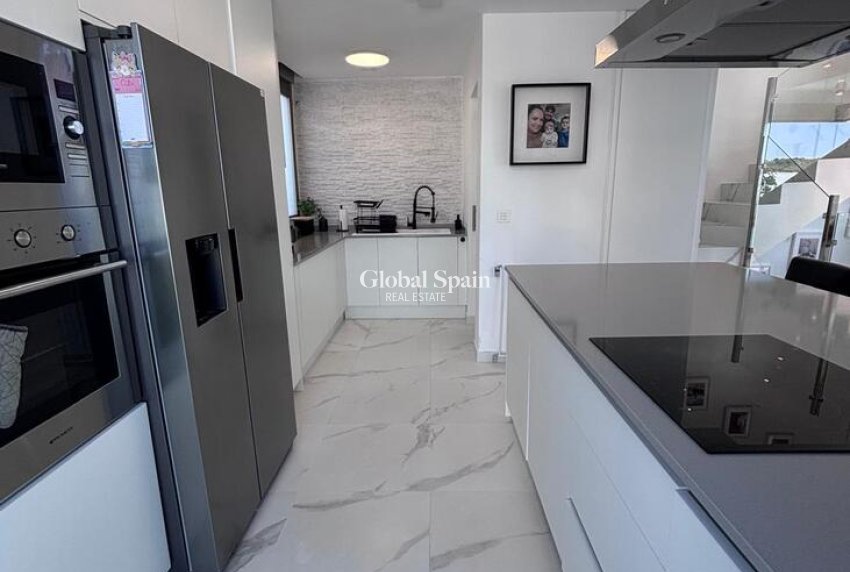 Wederverkoop - VILLA -
VILLAMARTÍN - Costa Blanca