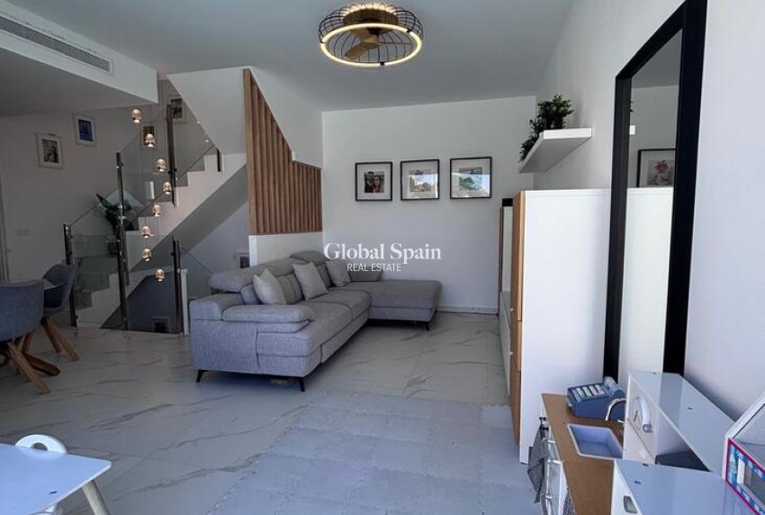 Wederverkoop - VILLA -
VILLAMARTÍN - Costa Blanca