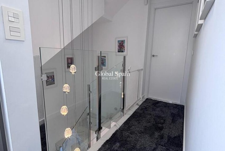 Wederverkoop - VILLA -
VILLAMARTÍN - Costa Blanca