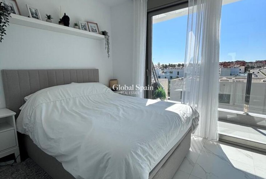 Wederverkoop - VILLA -
VILLAMARTÍN - Costa Blanca