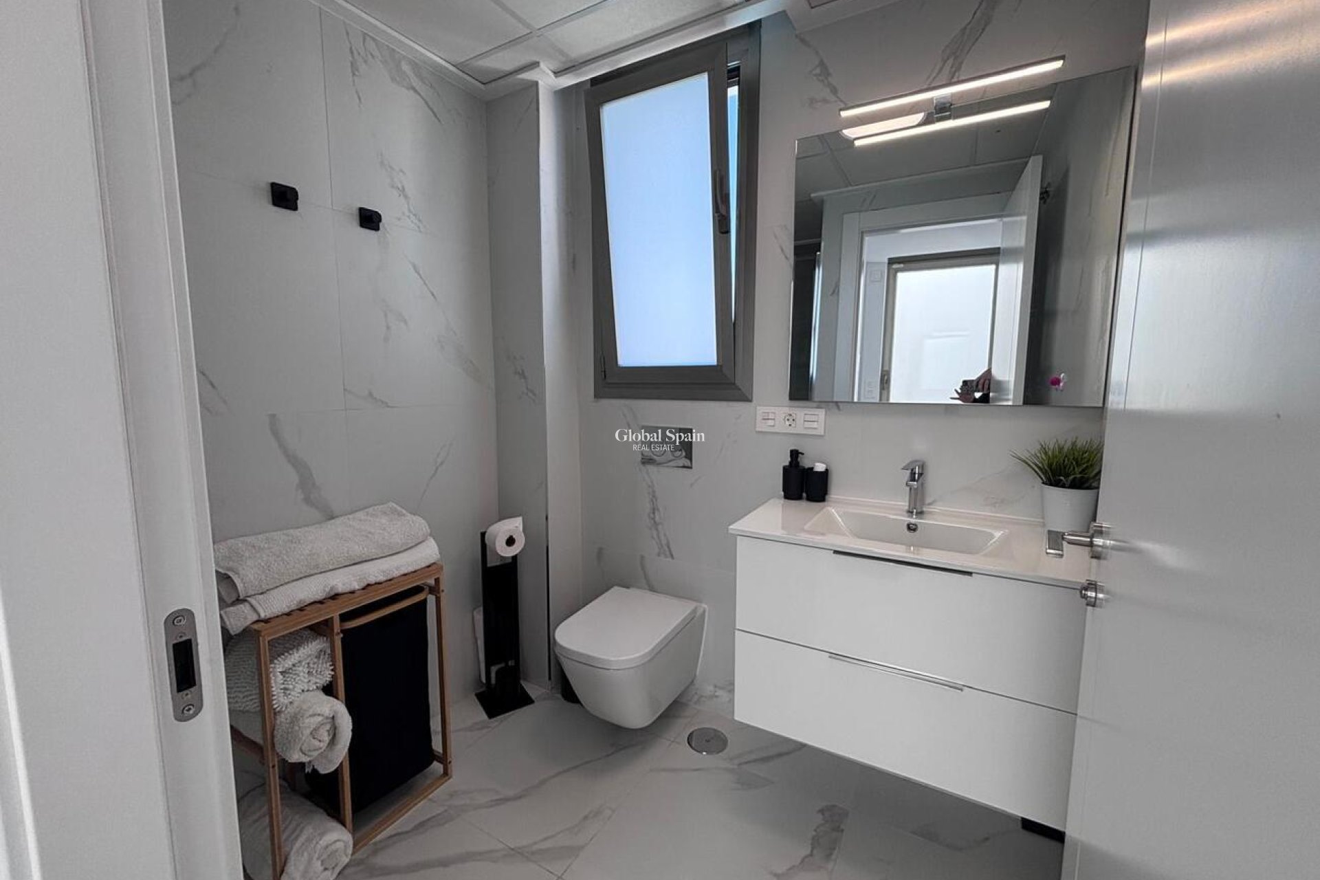 Wederverkoop - VILLA -
VILLAMARTÍN - Costa Blanca