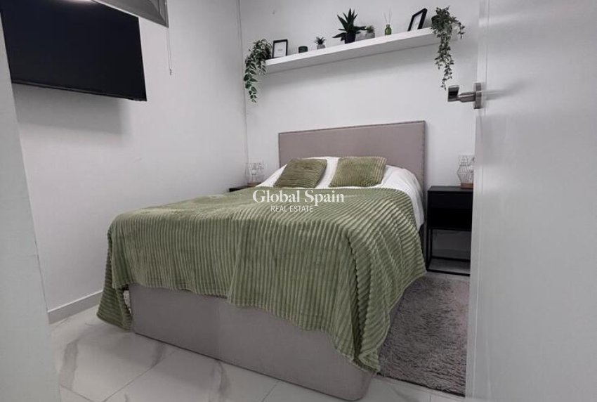 Wederverkoop - VILLA -
VILLAMARTÍN - Costa Blanca