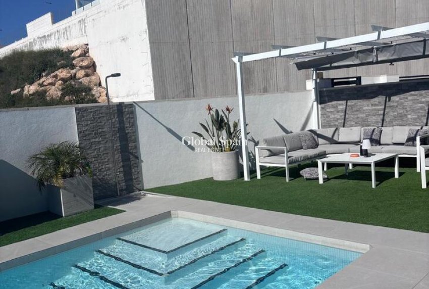 Wederverkoop - VILLA -
VILLAMARTÍN - Costa Blanca