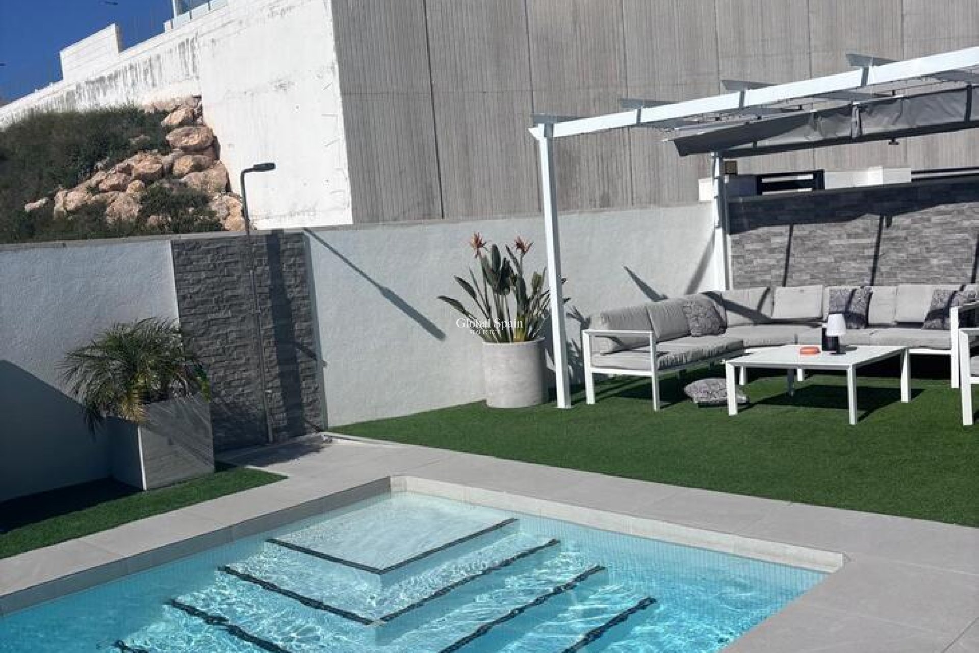 Wederverkoop - VILLA -
VILLAMARTÍN - Costa Blanca