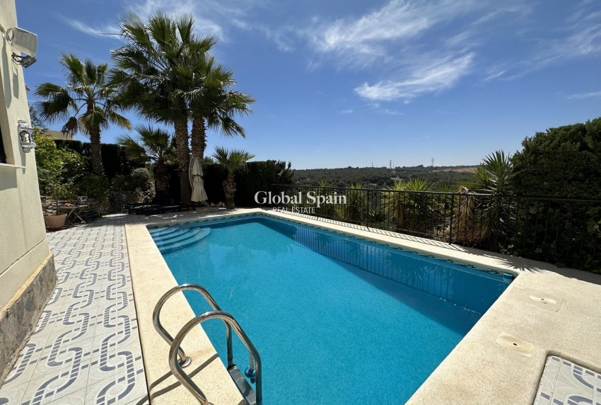 Wederverkoop - VILLA -
VILLAMARTÍN - Costa Blanca