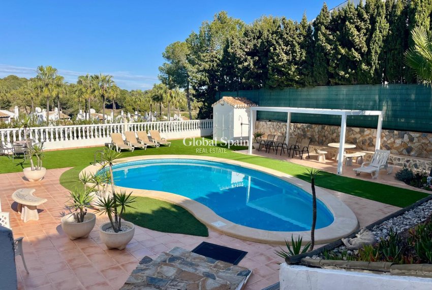 Wederverkoop - VILLA -
VILLAMARTÍN - Costa Blanca