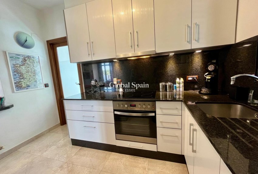 Wederverkoop - VILLA -
VILLAMARTÍN - Costa Blanca