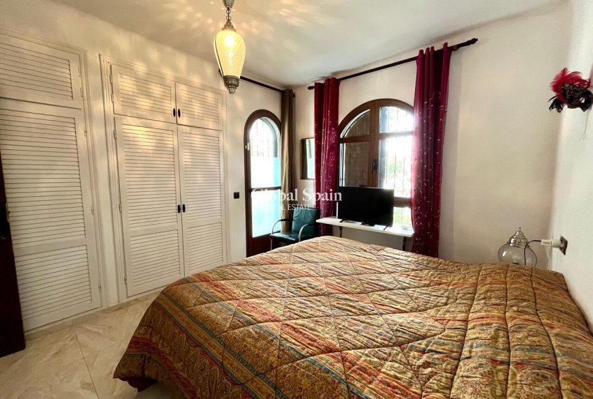 Wederverkoop - VILLA -
VILLAMARTÍN - Costa Blanca