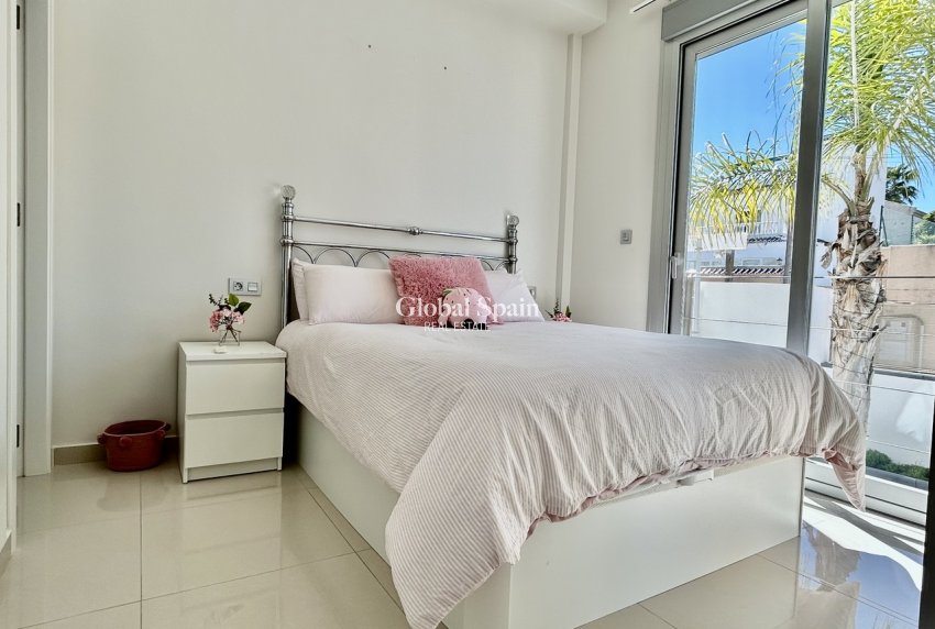 Wederverkoop - VILLA -
VILLAMARTÍN - Costa Blanca