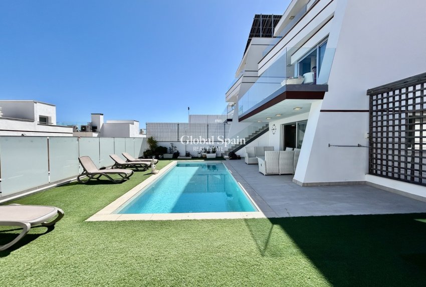 Wederverkoop - VILLA -
VILLAMARTÍN - Costa Blanca