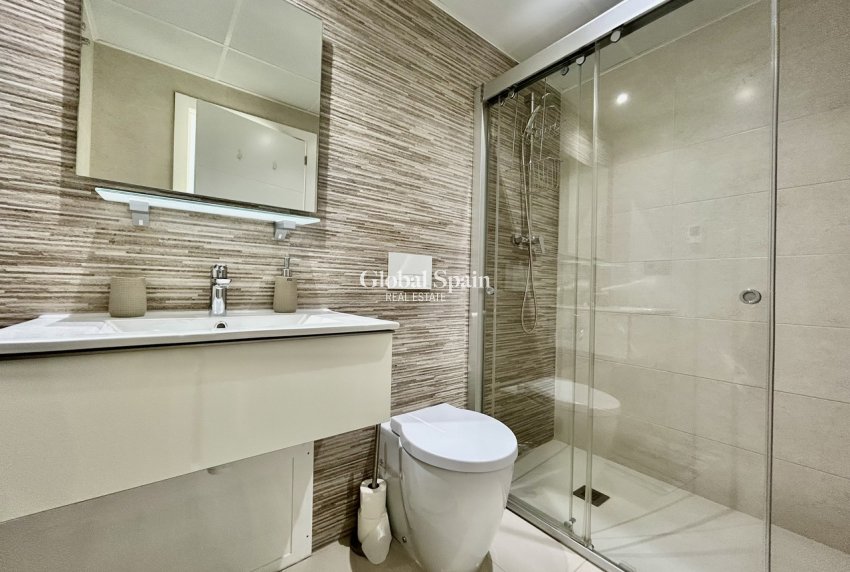 Wederverkoop - VILLA -
VILLAMARTÍN - Costa Blanca