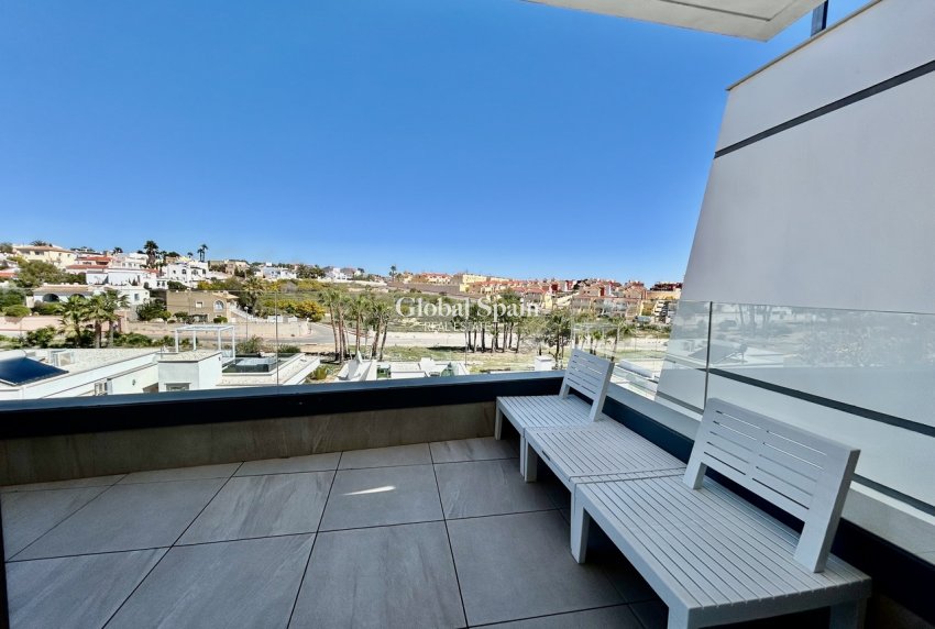 Wederverkoop - VILLA -
VILLAMARTÍN - Costa Blanca