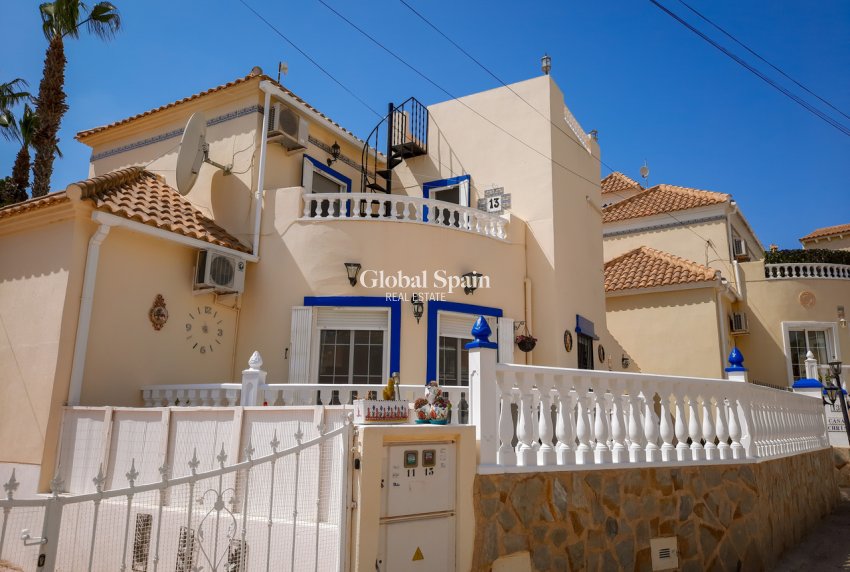 Wederverkoop - VILLA -
VILLAMARTÍN - Costa Blanca
