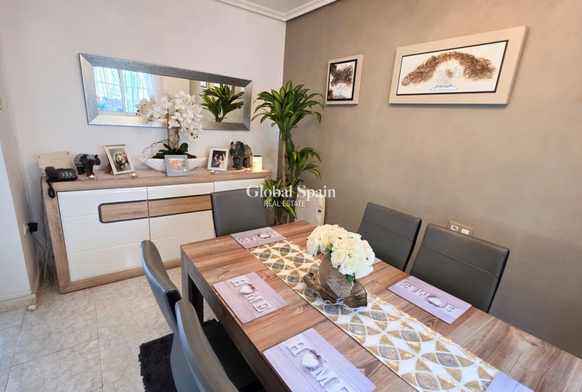 Wederverkoop - VILLA -
VILLAMARTÍN - Costa Blanca