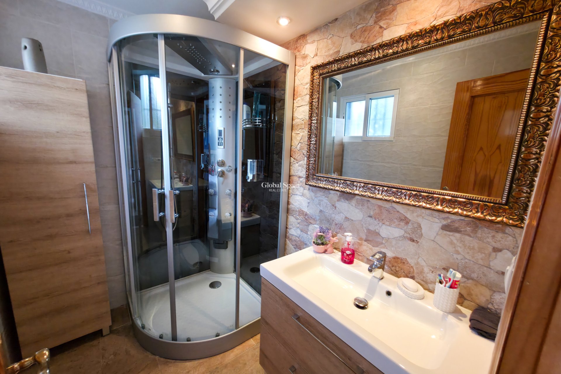 Wederverkoop - VILLA -
VILLAMARTÍN - Costa Blanca