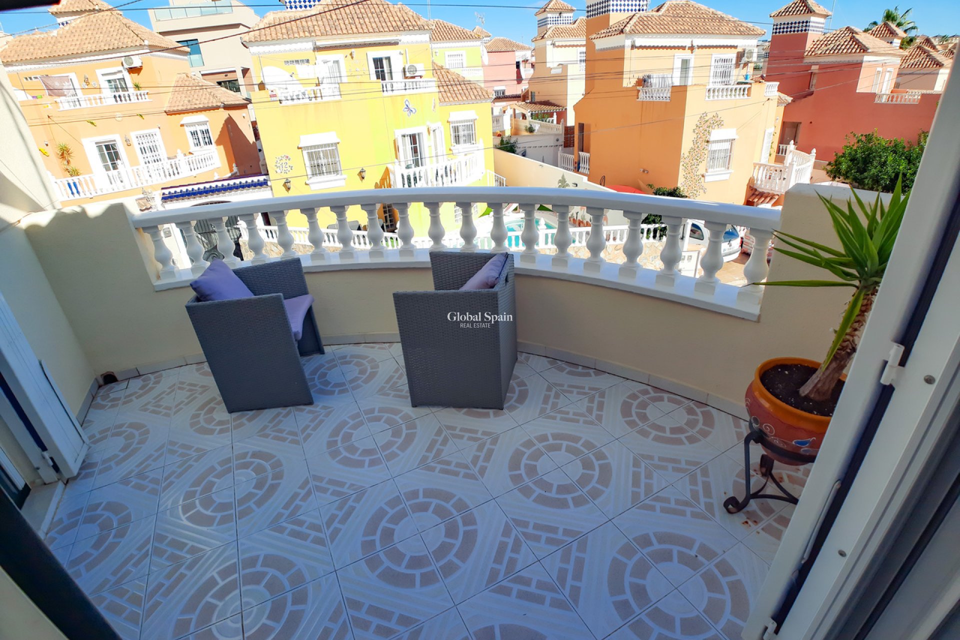 Wederverkoop - VILLA -
VILLAMARTÍN - Costa Blanca
