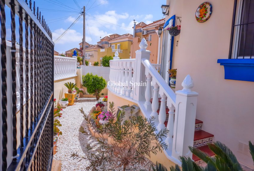 Wederverkoop - VILLA -
VILLAMARTÍN - Costa Blanca
