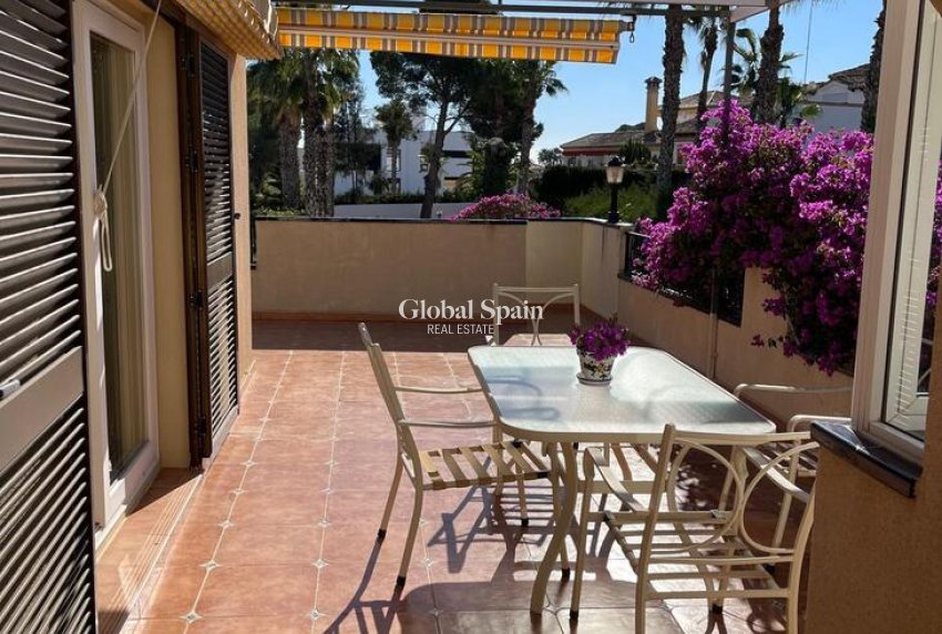 Wederverkoop - VILLA -
VILLAMARTÍN - Costa Blanca