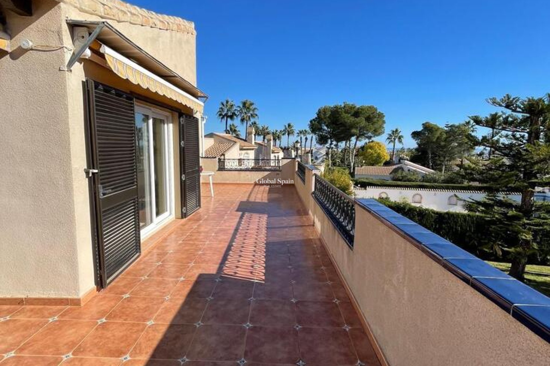 Wederverkoop - VILLA -
VILLAMARTÍN - Costa Blanca