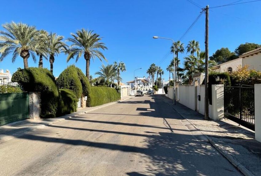 Wederverkoop - VILLA -
VILLAMARTÍN - Costa Blanca