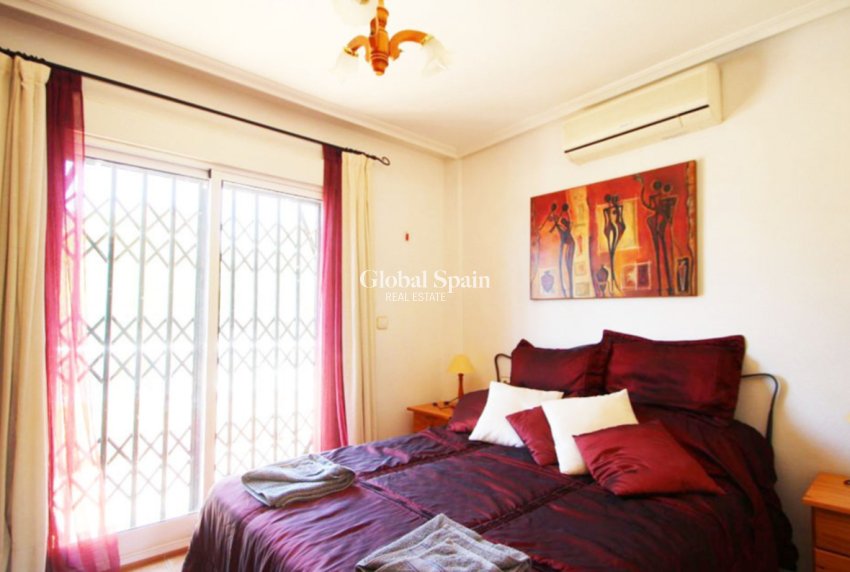 Wederverkoop - VILLA -
VILLAMARTÍN - Costa Blanca