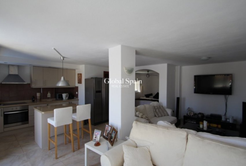 Wederverkoop - VILLA -
VILLAMARTÍN - Costa Blanca