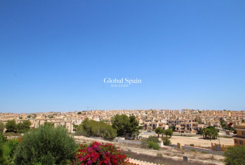 Wederverkoop - VILLA -
VILLAMARTÍN - Costa Blanca