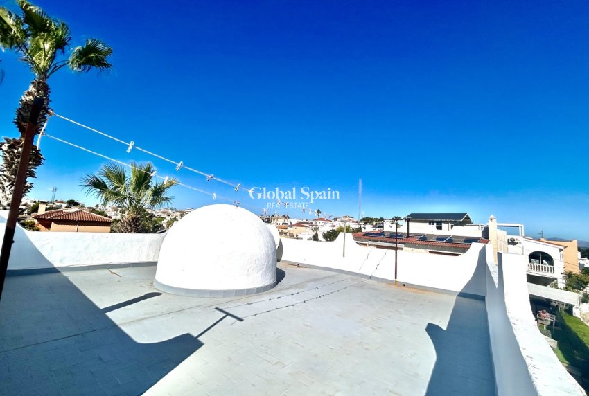 Wederverkoop - VILLA -
VILLAMARTÍN - Costa Blanca