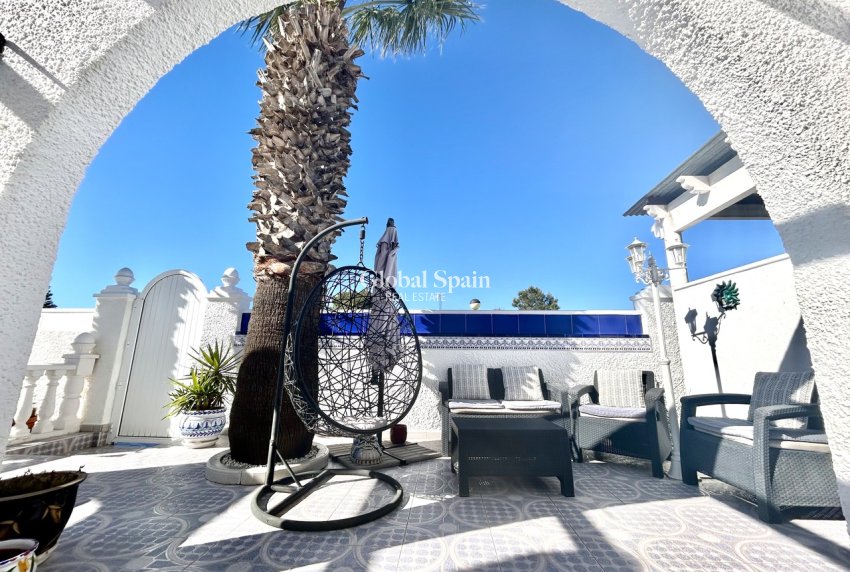 Wederverkoop - VILLA -
VILLAMARTÍN - Costa Blanca