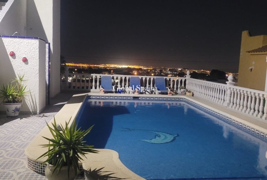 Wederverkoop - VILLA -
VILLAMARTÍN - Costa Blanca