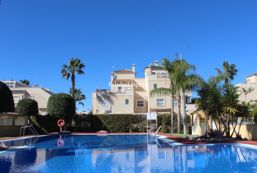 Wederverkoop - VILLA -
VILLAMARTÍN - Costa Blanca