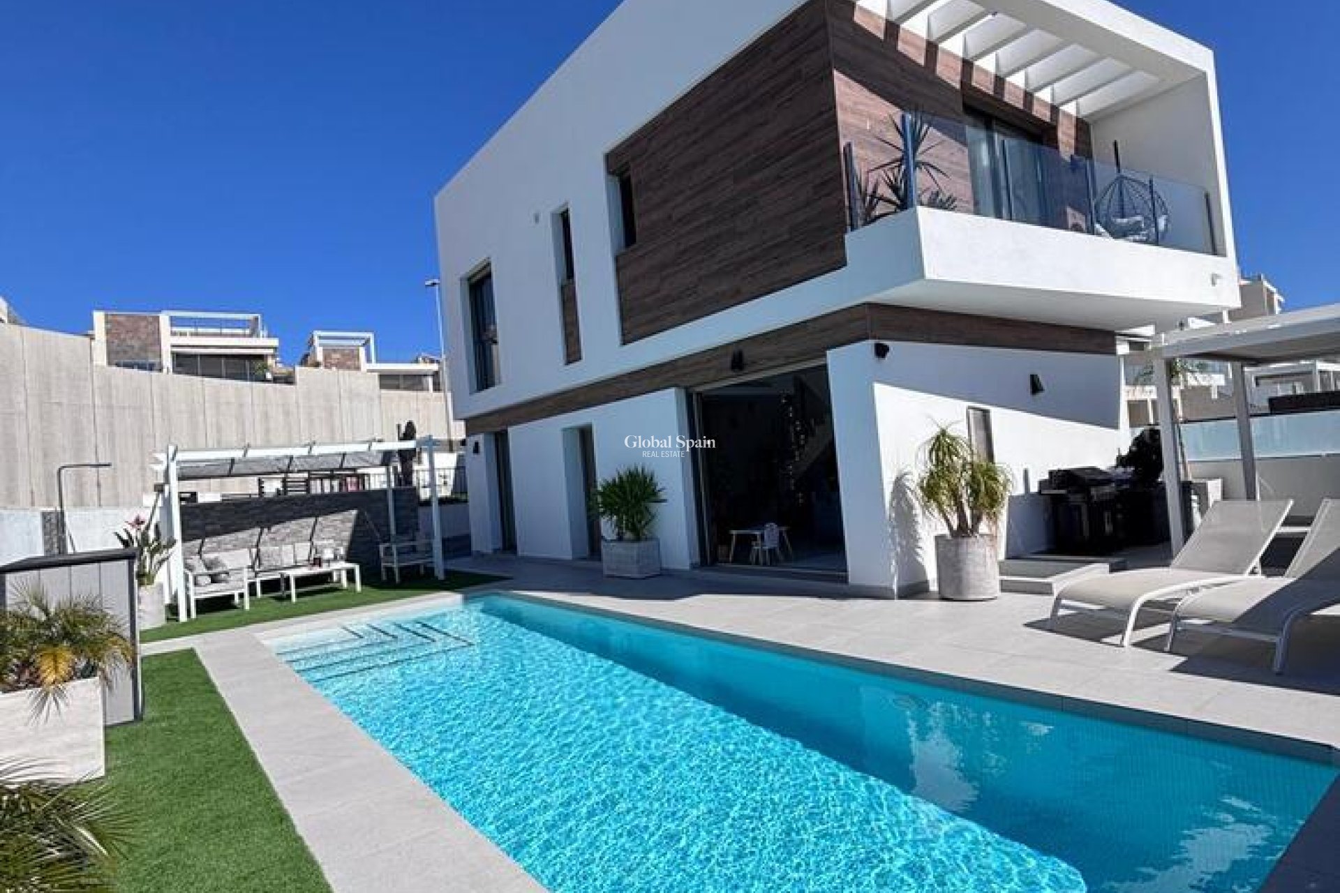 Wederverkoop - VILLA -
VILLAMARTÍN - Costa Blanca