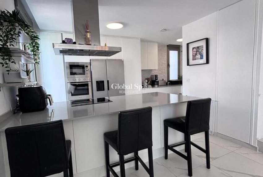 Wederverkoop - VILLA -
VILLAMARTÍN - Costa Blanca