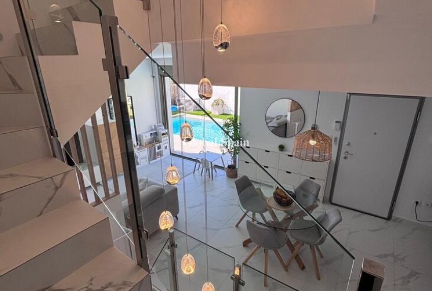 Wederverkoop - VILLA -
VILLAMARTÍN - Costa Blanca