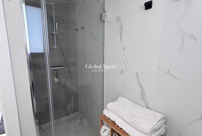 Wederverkoop - VILLA -
VILLAMARTÍN - Costa Blanca