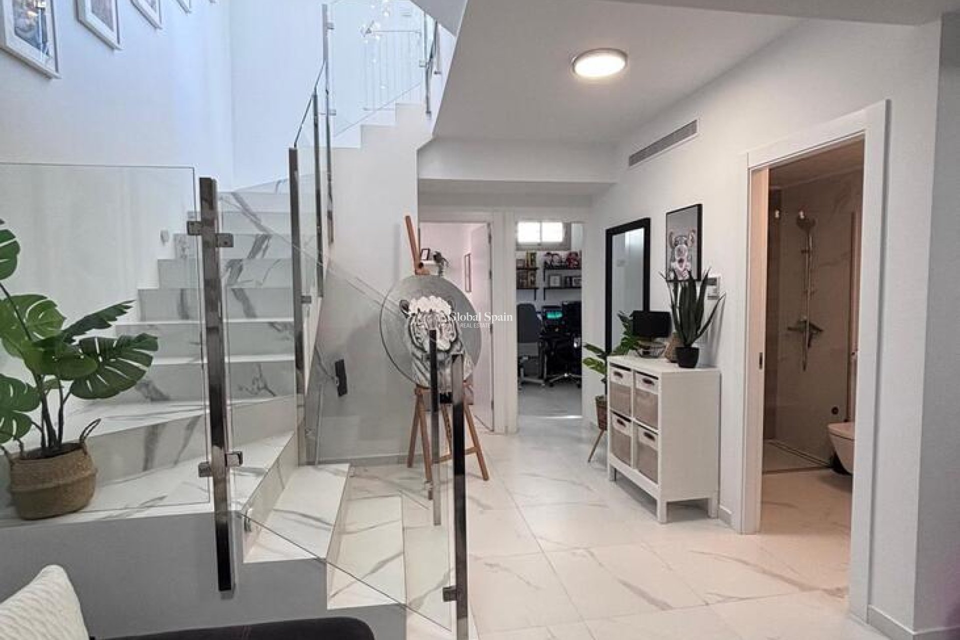 Wederverkoop - VILLA -
VILLAMARTÍN - Costa Blanca
