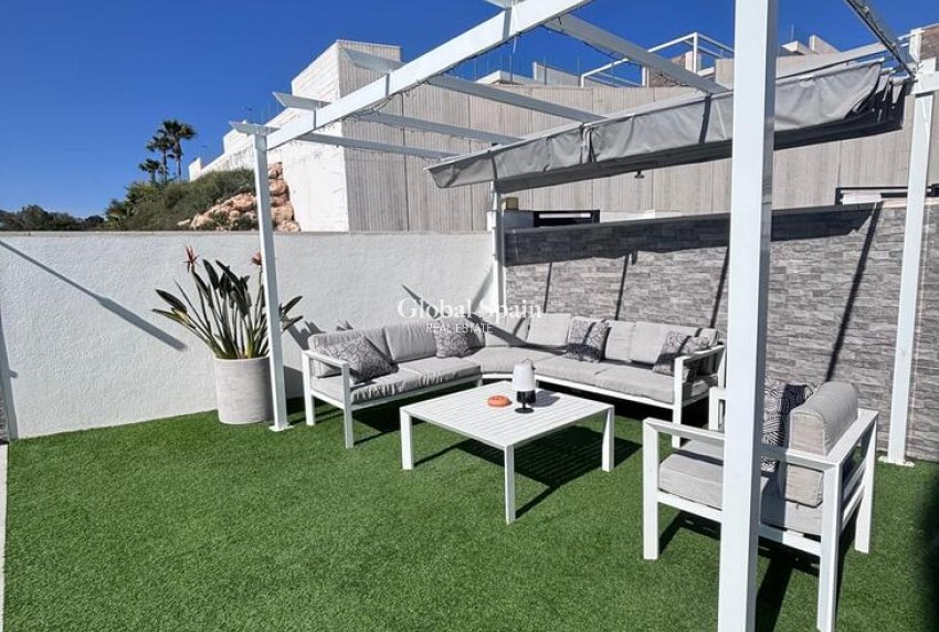 Wederverkoop - VILLA -
VILLAMARTÍN - Costa Blanca