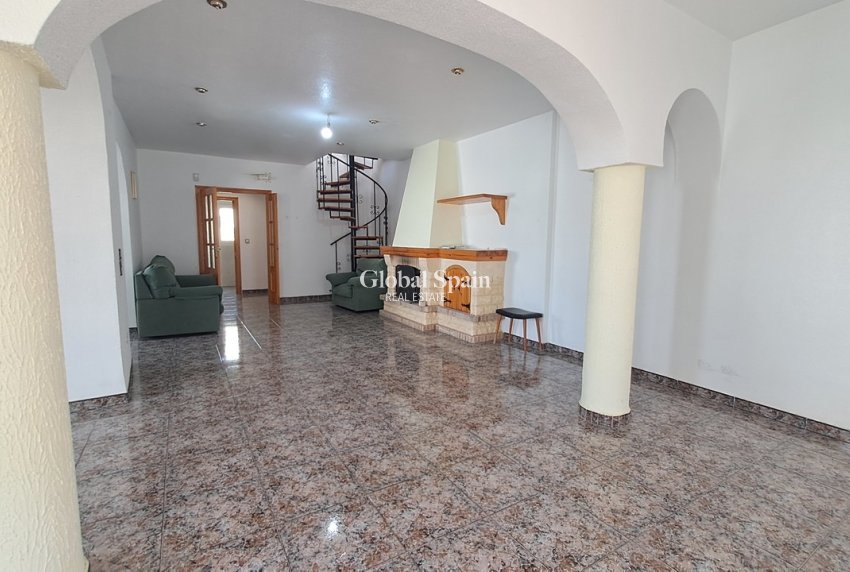 Wederverkoop - VILLA -
VILLAMARTÍN - Costa Blanca