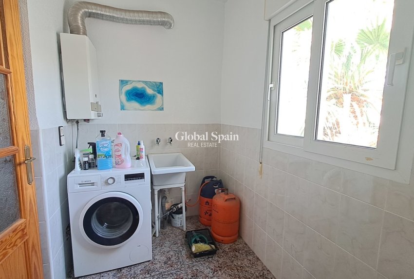 Wederverkoop - VILLA -
VILLAMARTÍN - Costa Blanca