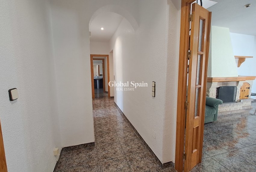 Wederverkoop - VILLA -
VILLAMARTÍN - Costa Blanca