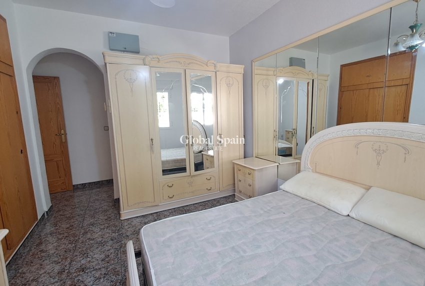Wederverkoop - VILLA -
VILLAMARTÍN - Costa Blanca