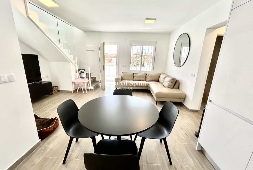 Wederverkoop - VILLA -
VILLAMARTÍN - Costa Blanca